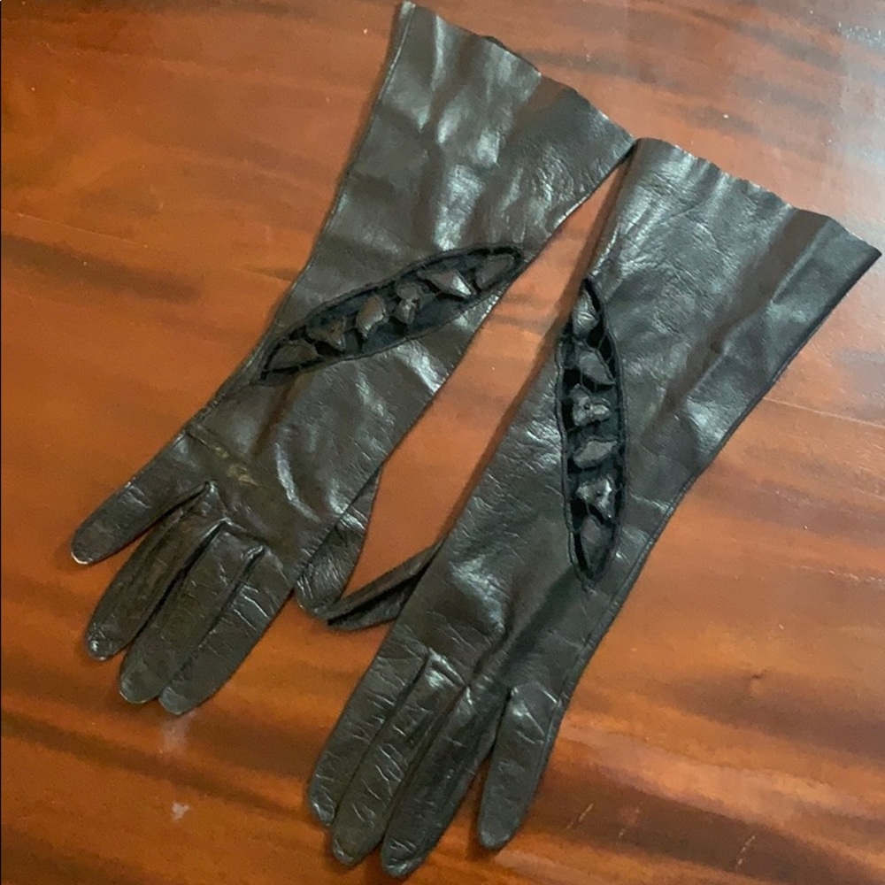 Vintage black leather gloves